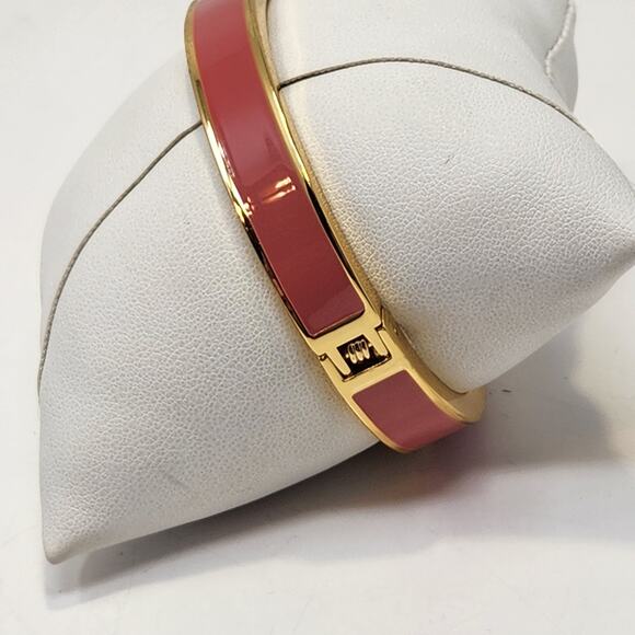 Talbots Coral Pink Enamel Gold Tone Clamper Hinge Bracelet Bangle Layer Casual - Picture 2 of 7
